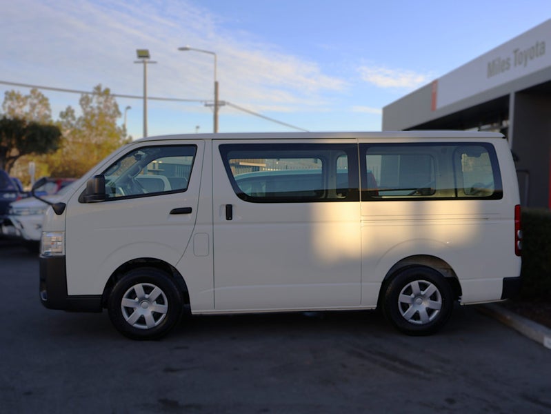 2025 Toyota Hiace DX Long 2.8D 5Dr Van 6A 2WD image 4