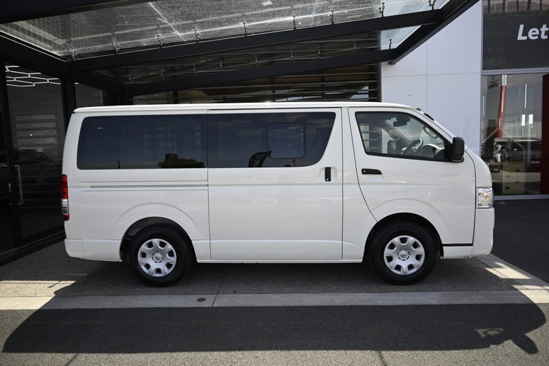 2025 Toyota Hiace DX Long GL 2.0 Petrol 2WD Van image 5