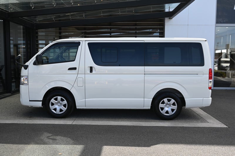 2025 Toyota Hiace GL 2.0 Petrol 6AT RWD 6 Seate... image 3