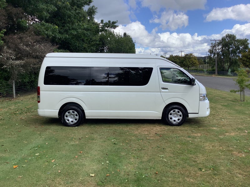 2025 Toyota Hiace Minibus 10 Seat 2.7P Auto Gra... image 4