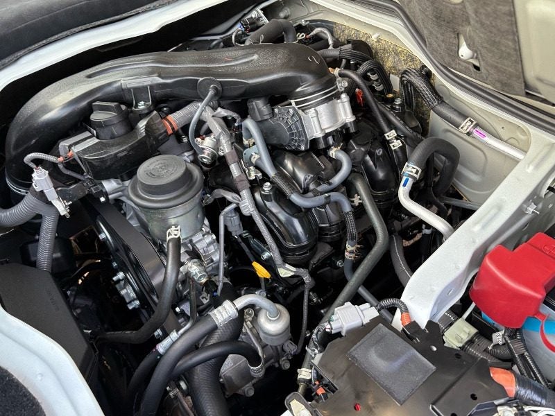 2025 Toyota Hiace Minibus 10 Seat 2.7P Auto Gra... image 3