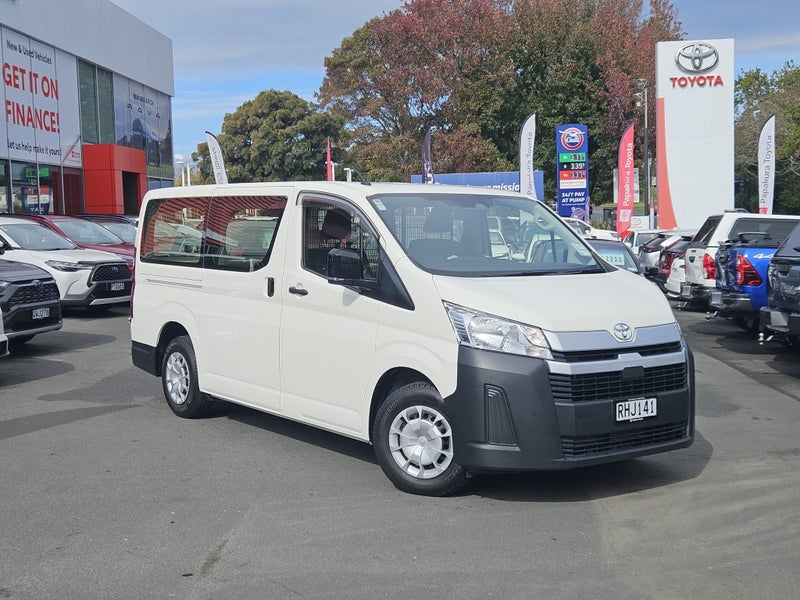 2025 Toyota Hiace ZR 2.8DT image 5