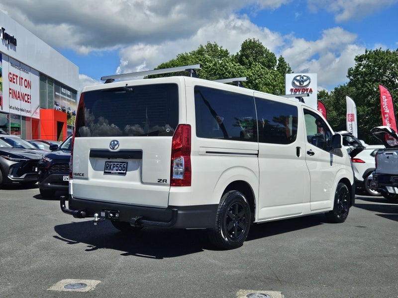 2025 Toyota Hiace ZR 2.8DT image 3