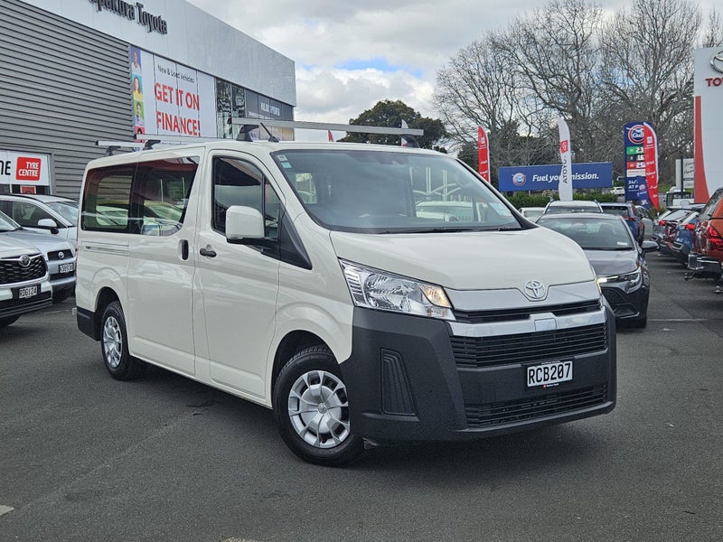 2025 Toyota Hiace ZR 2.8DT image 4