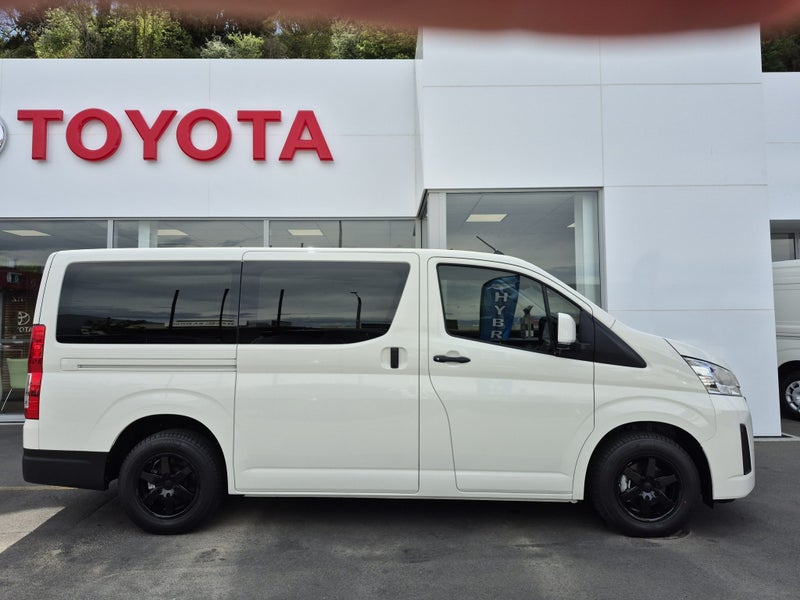 2025 Toyota Hiace ZR 2.8DT 6AT image 2