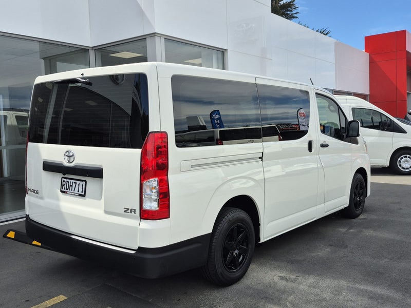 2025 Toyota Hiace ZR 2.8DT 6AT image 3