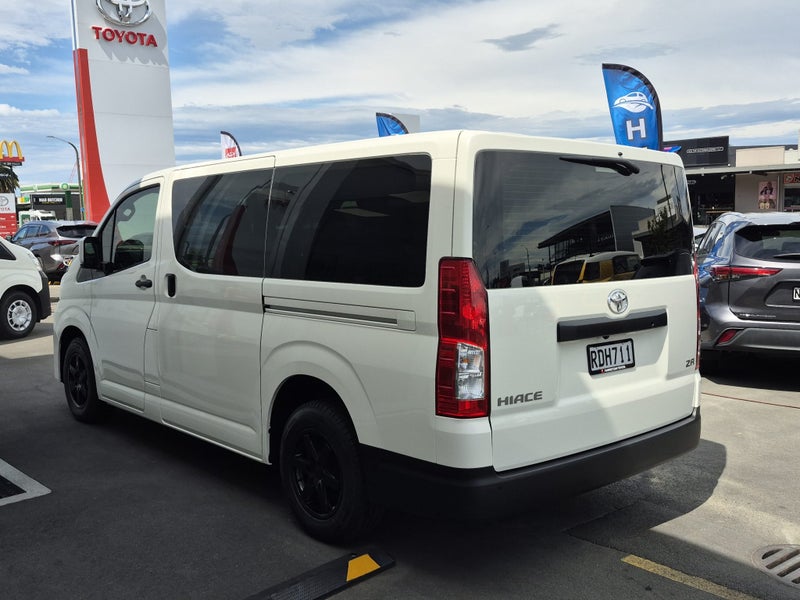 2025 Toyota Hiace ZR 2.8DT 6AT image 5