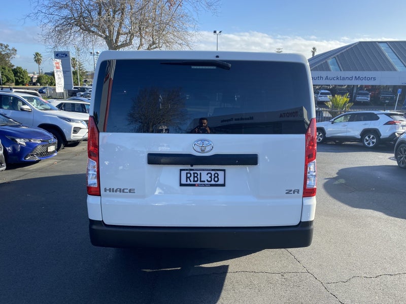 2025 Toyota Hiace ZR 2.8DT 6AT 5 Door Van image 3