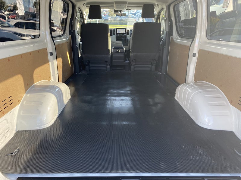 2025 Toyota Hiace ZR 2.8DT 6AT 5 Door Van image 4