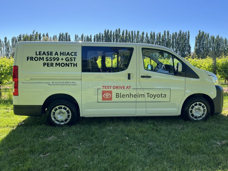 2025 Toyota Hiace ZR 2.8DT 6AT 5 seat + 5 door image 3