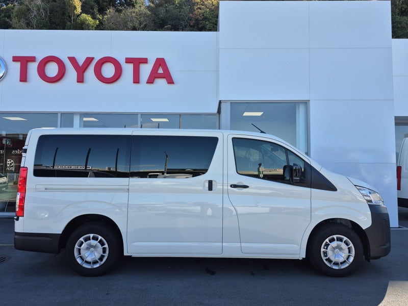 2025 Toyota Hiace ZR 2.8DT 6AT RWD image 2