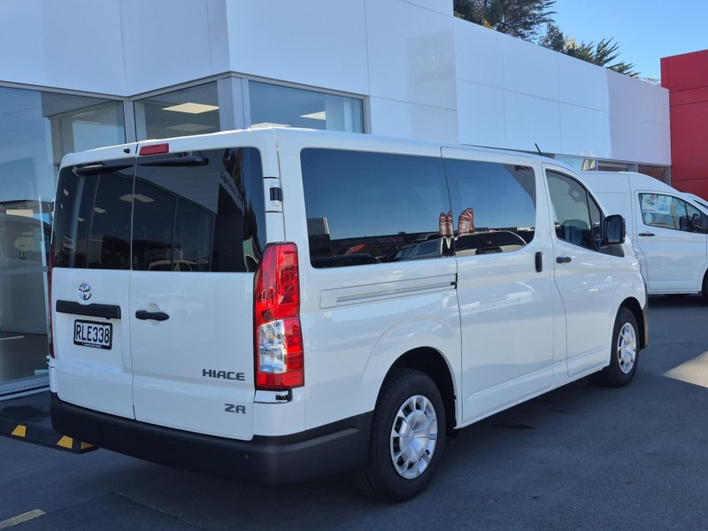 2025 Toyota Hiace ZR 2.8DT 6AT RWD image 3