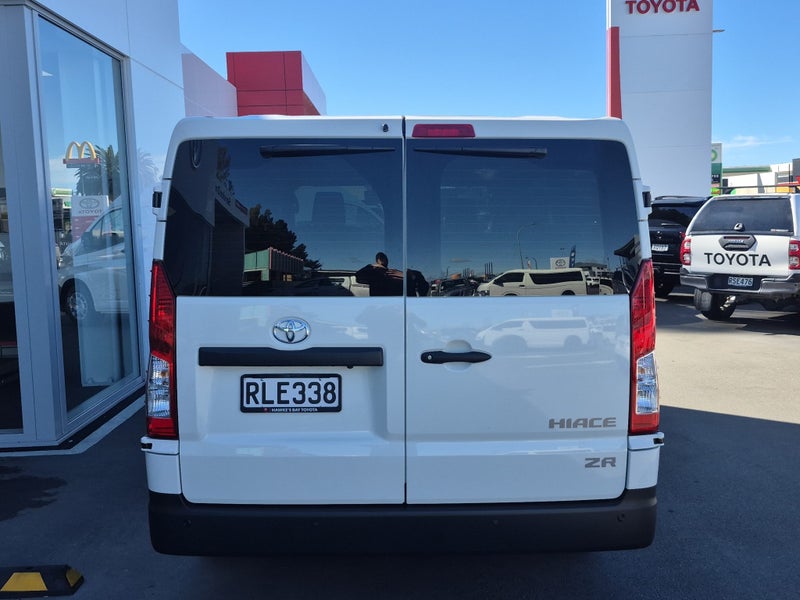 2025 Toyota Hiace ZR 2.8DT 6AT RWD image 4