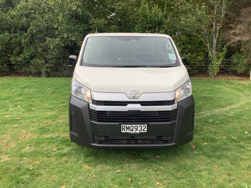 2025 Toyota Hiace ZR 2.8DT 6AT RWD image 3