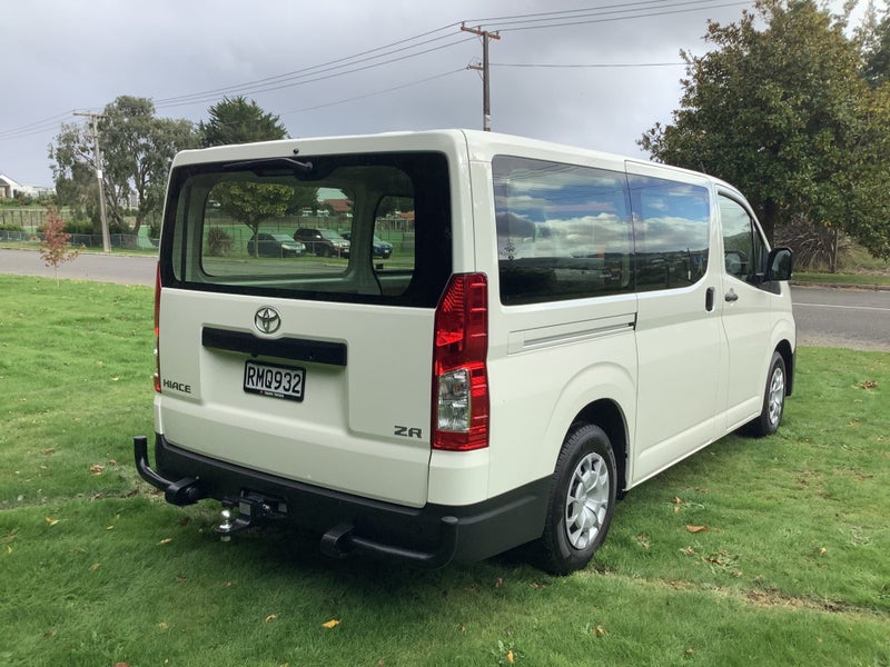 2025 Toyota Hiace ZR 2.8DT 6AT RWD image 5