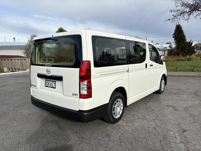 2025 Toyota Hiace ZR 2.8DT 6AT RWD GVN/5D/2S image 4