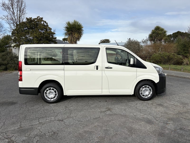 2025 Toyota Hiace ZR 2.8DT 6AT RWD GVN/5D/2S image 5