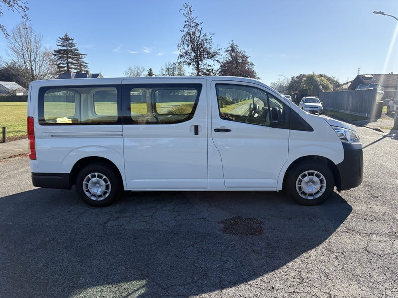 2025 Toyota Hiace ZR 2.8DT 6AT RWD GVN/5D/2S image 3