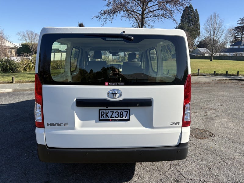 2025 Toyota Hiace ZR 2.8DT 6AT RWD GVN/5D/2S image 4