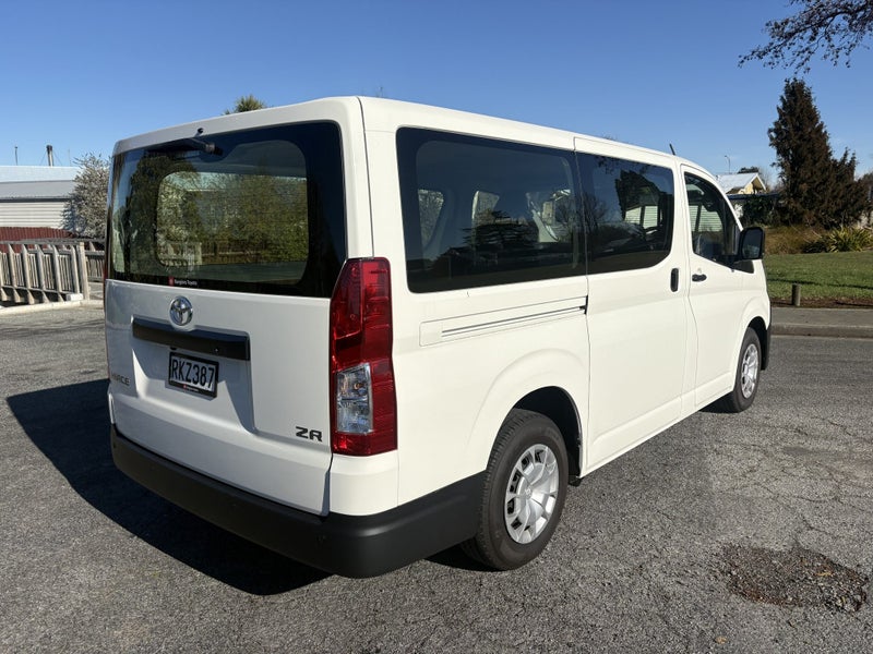 2025 Toyota Hiace ZR 2.8DT 6AT RWD GVN/5D/2S image 5
