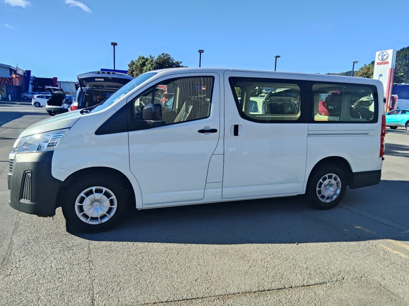 2025 Toyota Hiace ZR 2.8DT 6AT RWD GVN/6D/2S image 2