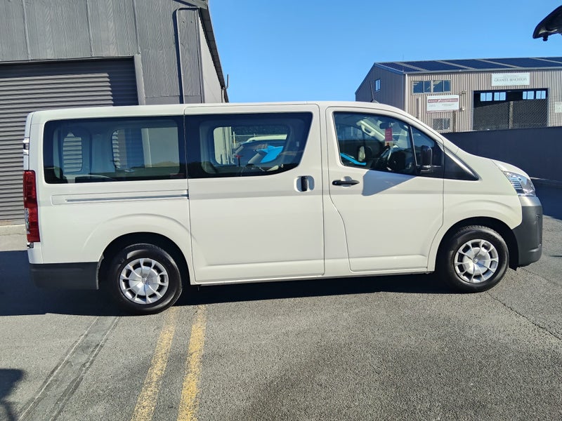 2025 Toyota Hiace ZR 2.8DT 6AT RWD GVN/6D/2S image 3