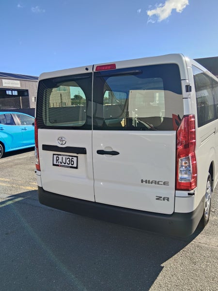 2025 Toyota Hiace ZR 2.8DT 6AT RWD GVN/6D/2S image 4