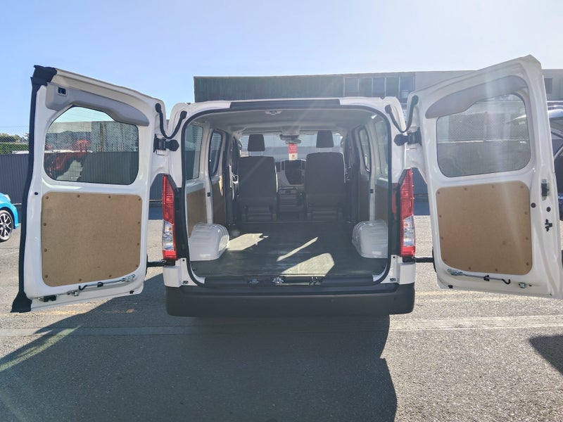 2025 Toyota Hiace ZR 2.8DT 6AT RWD GVN/6D/2S image 5