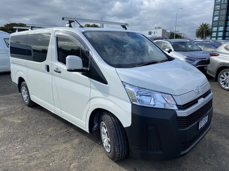 2025 Toyota Hiace ZR 2.8DT 6AT RWD GVN/6D/2S image 2