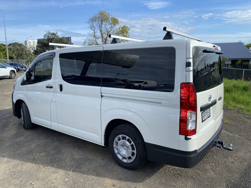 2025 Toyota Hiace ZR 2.8DT 6AT RWD GVN/6D/2S image 3