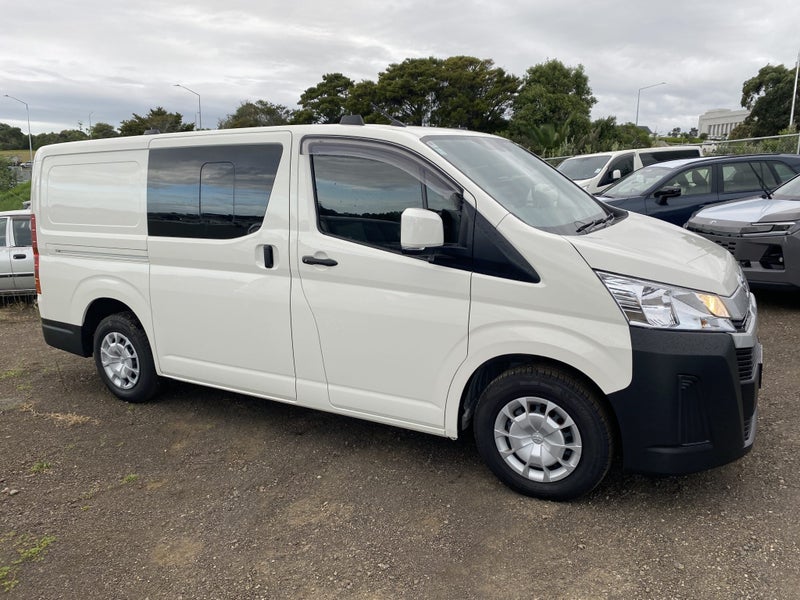 2025 Toyota Hiace ZR 2.8DT 6AT RWD HVN/5D/5S image 2