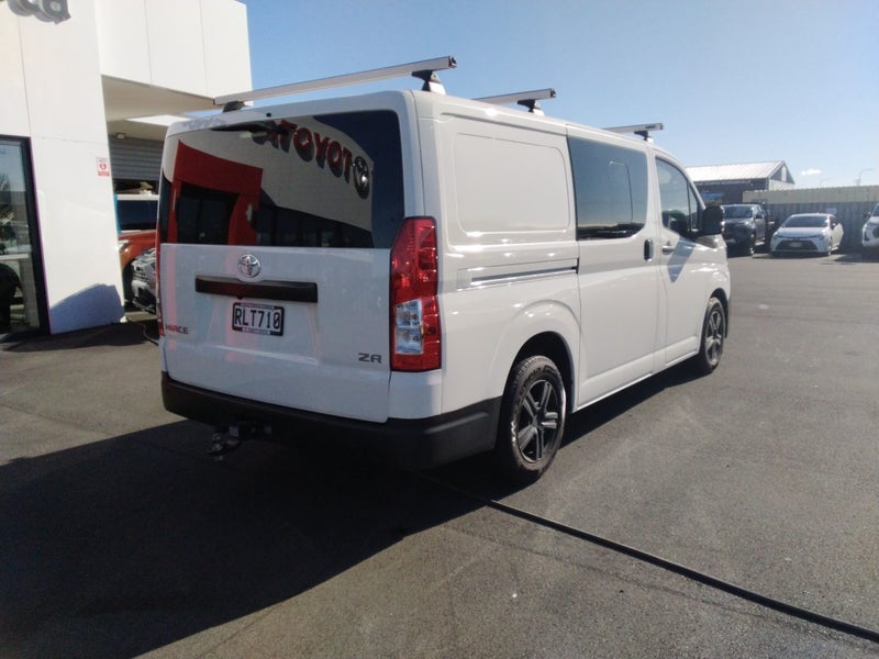 2025 Toyota Hiace ZR 2.8DT 6AT RWD HVN/5D/5S image 3