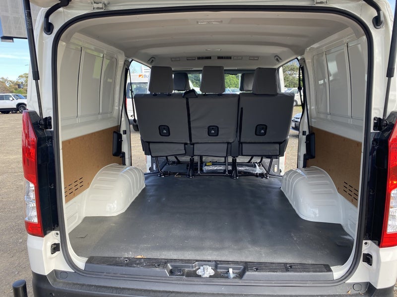 2025 Toyota Hiace ZR 2.8DT 6AT RWD HVN/5D/5S image 5