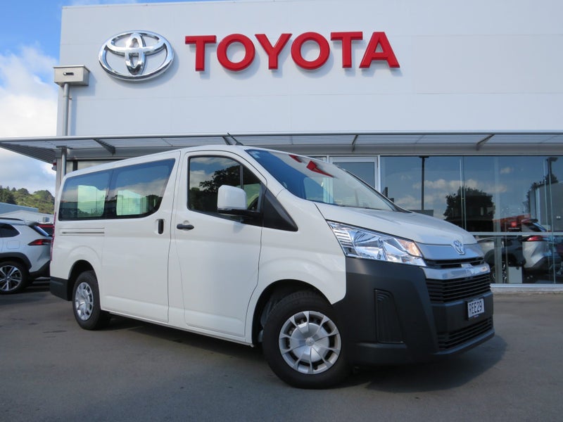 2025 Toyota Hiace ZR 2.8DT 6MT RWD image 1