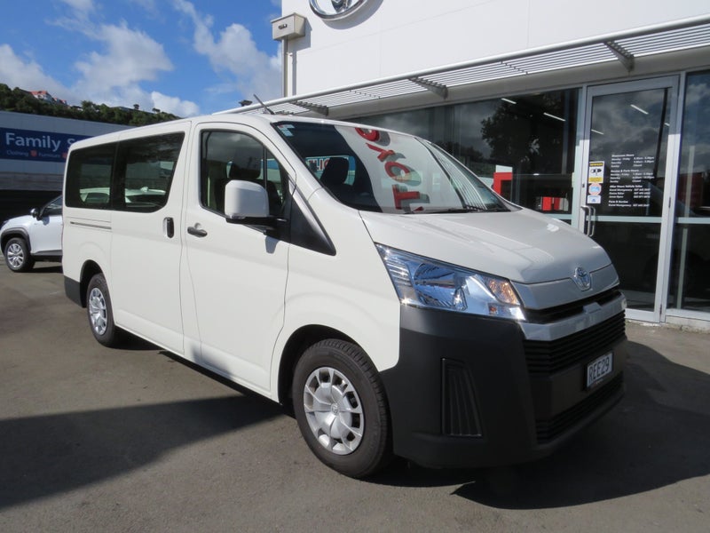 2025 Toyota Hiace ZR 2.8DT 6MT RWD image 2