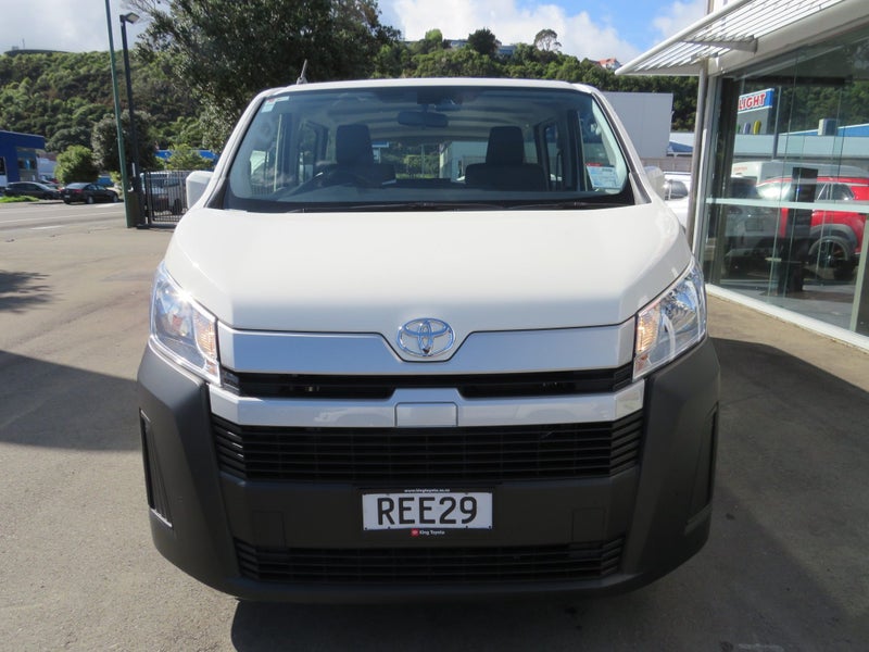 2025 Toyota Hiace ZR 2.8DT 6MT RWD image 3