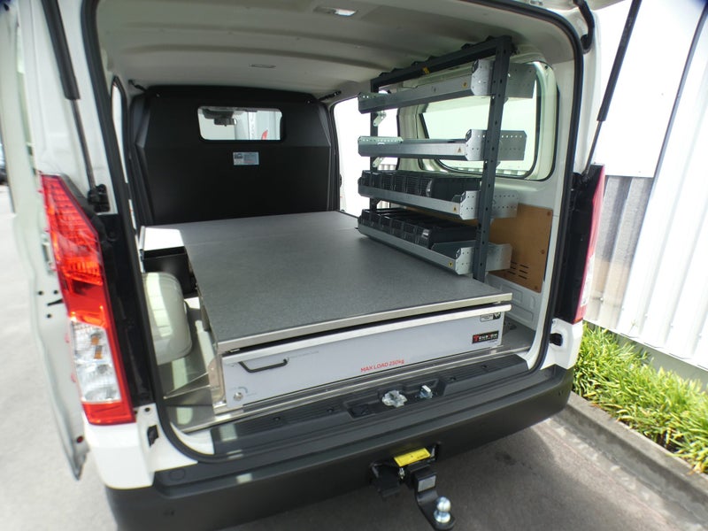 2025 Toyota Hiace ZR 2.8DT image 3