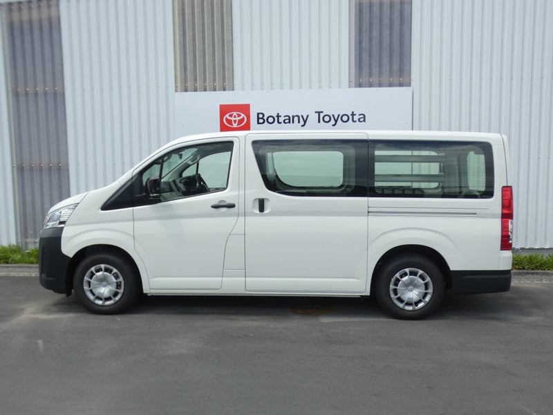 2025 Toyota Hiace ZR 2.8DT image 5