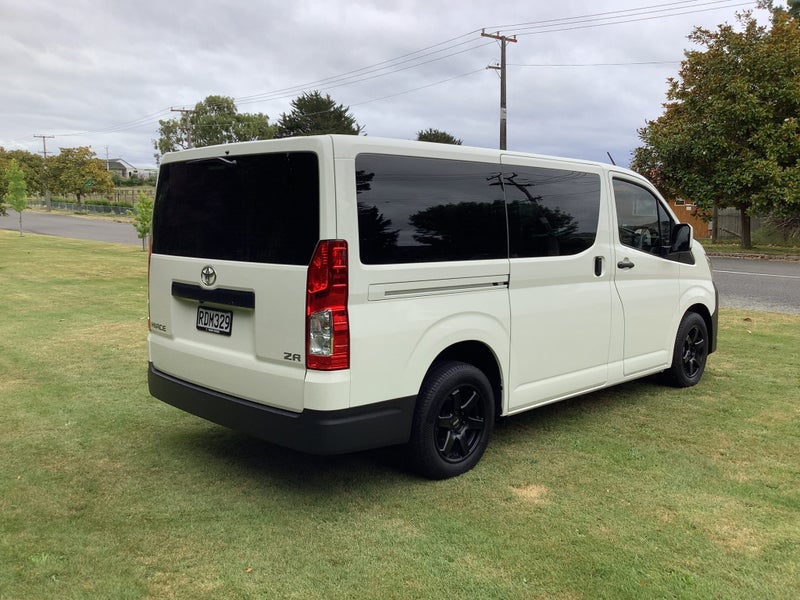 2025 Toyota Hiace ZR 2.8DT Auto image 5