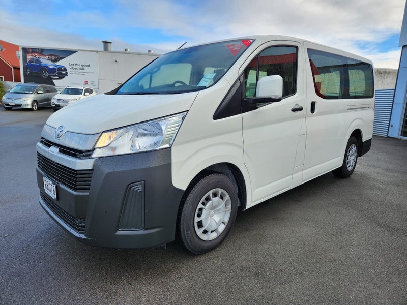2025 Toyota Hiace ZR 2.8DT Automatic RWD Van image 4