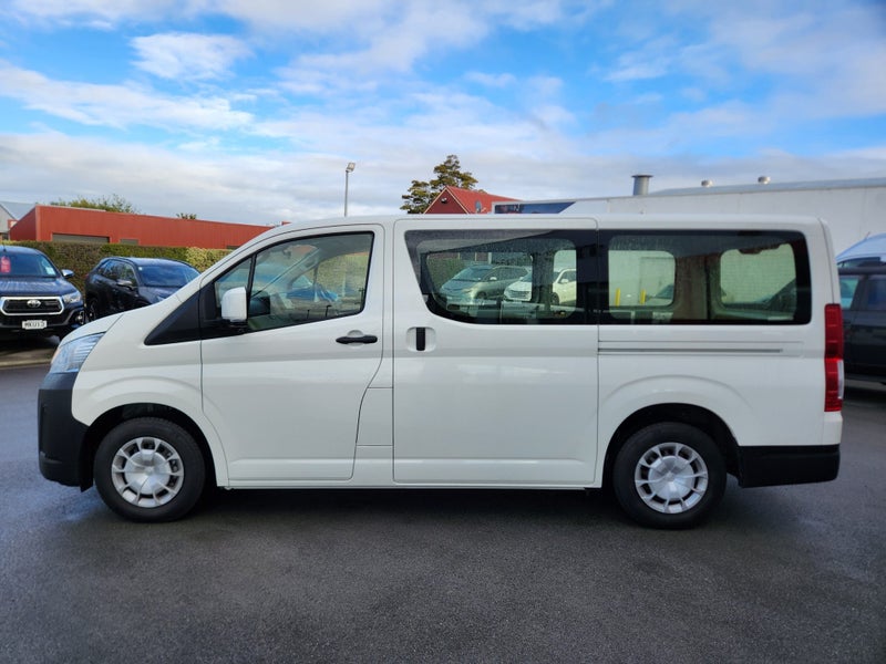 2025 Toyota Hiace ZR 2.8DT Automatic RWD Van image 5