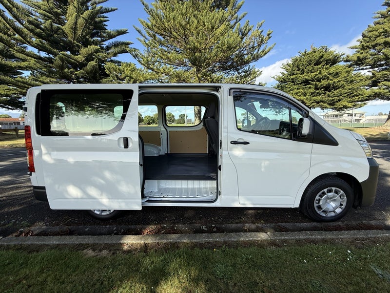 2025 Toyota Hiace ZR 2.8DT Automatic RWD Van -... image 3