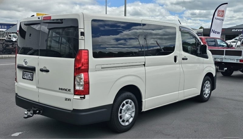 2025 Toyota Hiace ZR 2.8DT Barn Doors image 5