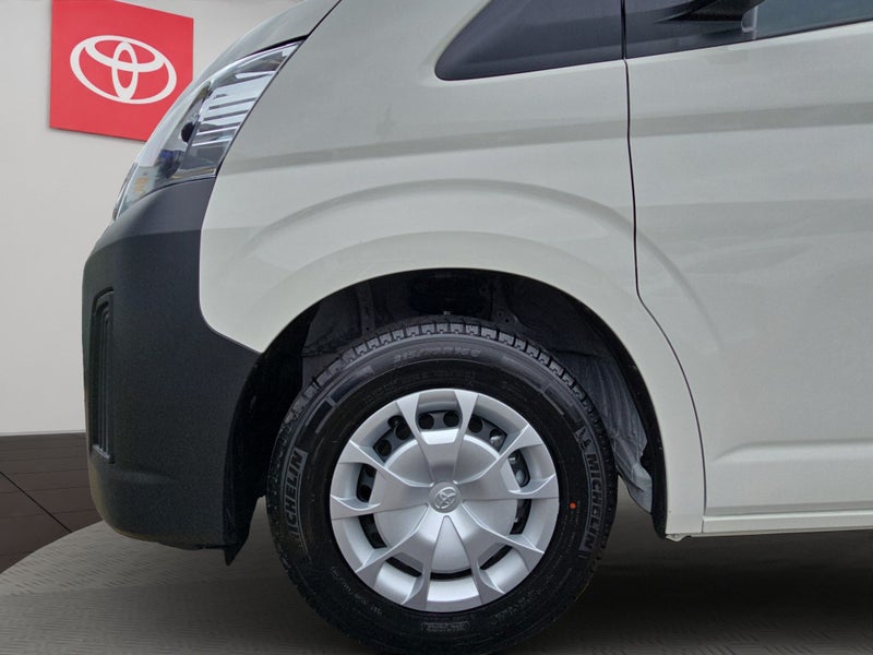 2025 Toyota Hiace ZR 2.8L Diesel Turbo 2WD Van image 5