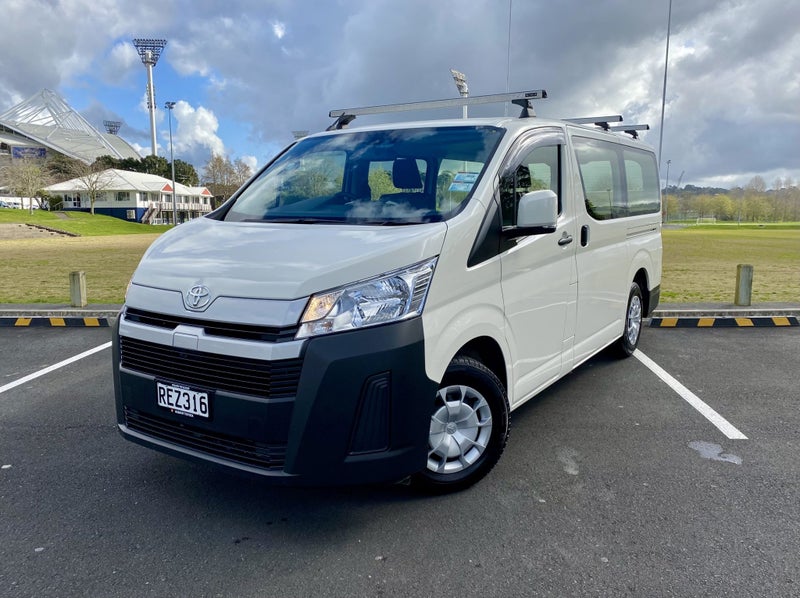 2025 Toyota Hiace ZR 2.8L Diesel Turbo Auto RWD... image 3