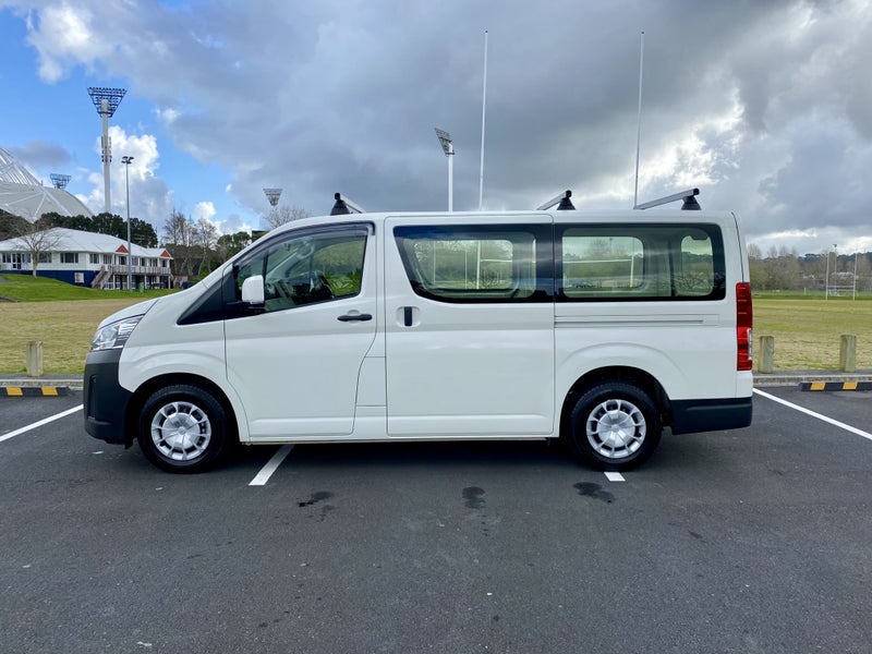 2025 Toyota Hiace ZR 2.8L Diesel Turbo Auto RWD... image 4