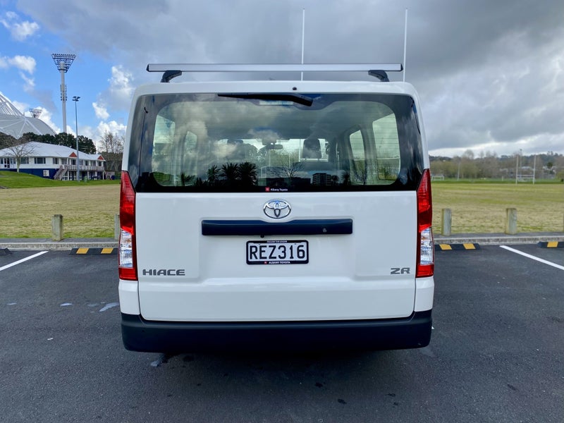 2025 Toyota Hiace ZR 2.8L Diesel Turbo Auto RWD... image 5