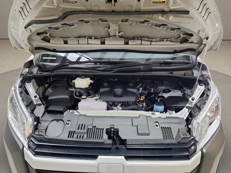 2025 Toyota Hiace ZR 2.8L Diesel Turbo RWD Van image 3
