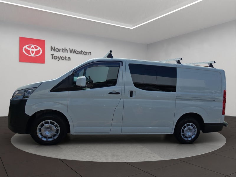 2025 Toyota Hiace ZR 2.8L Diesel Turbo Van image 4
