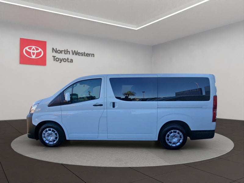 2025 Toyota Hiace ZR 2.8L Diesel Turbo Van image 4